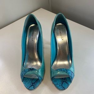 Shoedazzle Turquoise Pumps 2/$20